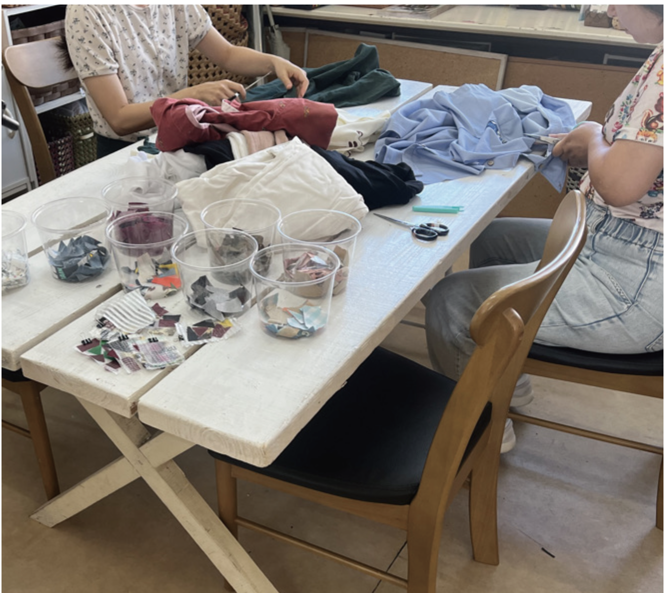 コラージュ制作の様子